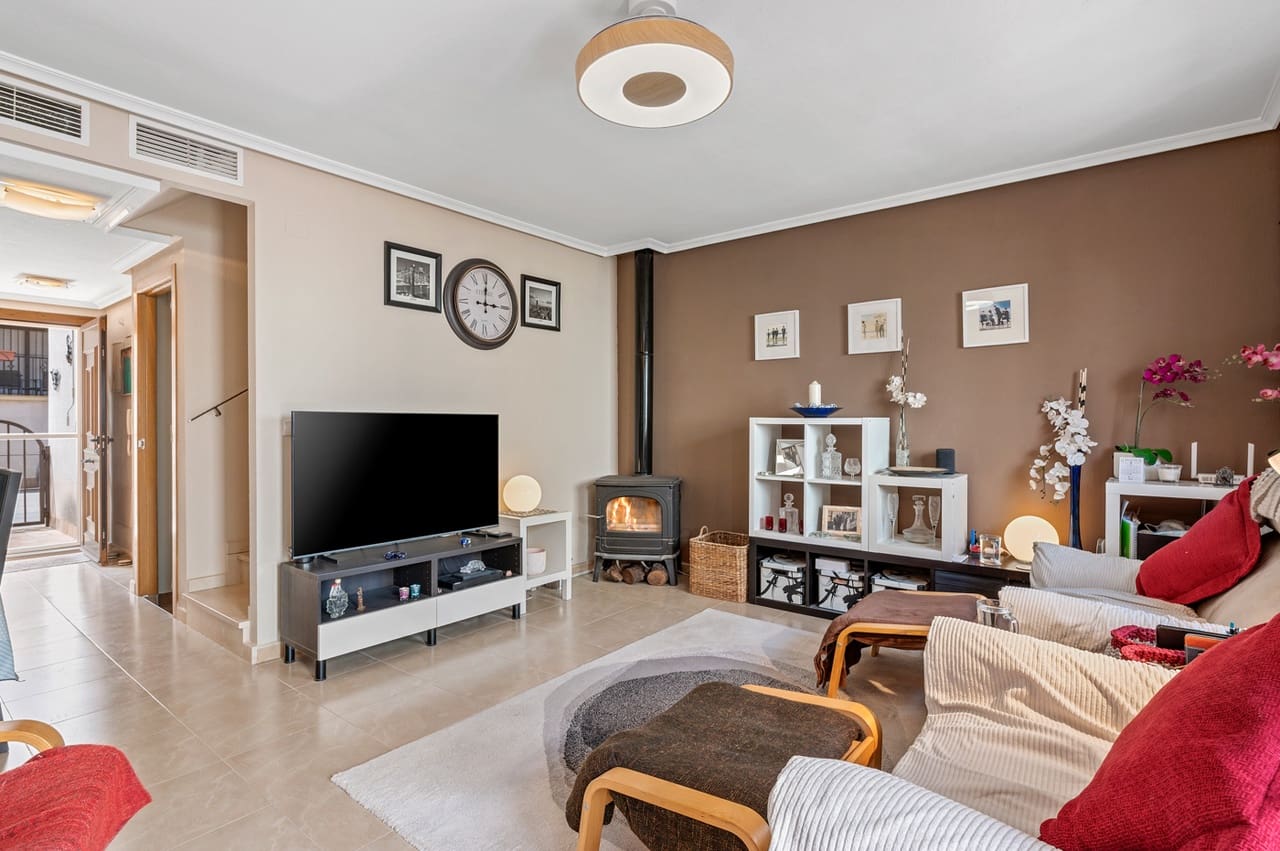 2 bedroom Townhouse for sale in San Miguel de Salinas with garage - € 189,500 (Ref: 9804175)