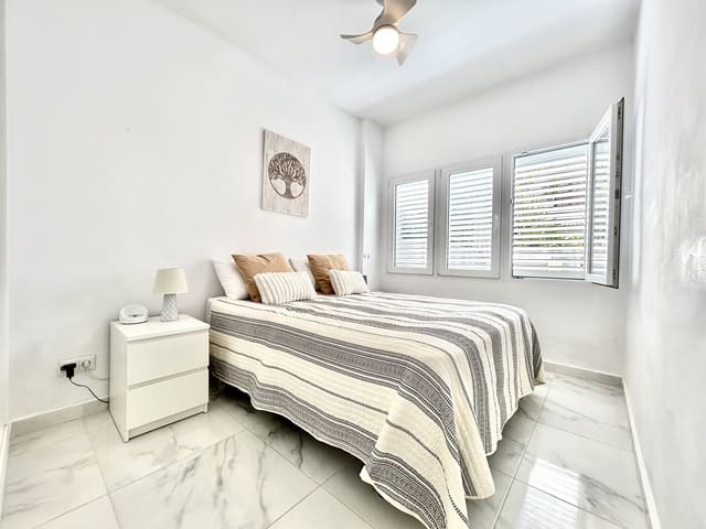 2 soveværelse Lejlighed til salg i La Zenia, Orihuela med garage - € 189.900 (Ref: 9804178)