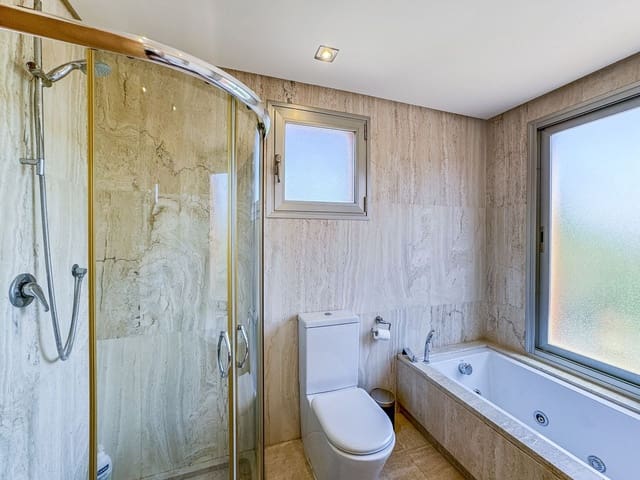 4 chambre Maison de Ville à vendre à Manilva Pueblo, Manilva avec piscine - 479 000 € (Ref: 9804182)