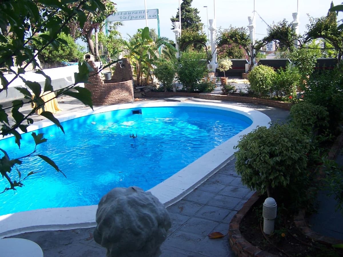 Kommersiell till salu i Mijas med pool - 1 100 000 € (Ref: 9806318)