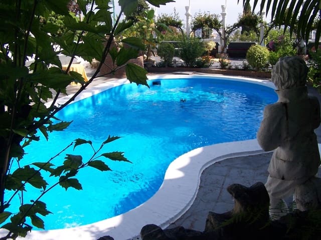 Kommersiell till salu i Mijas med pool - 1 100 000 € (Ref: 9806318)