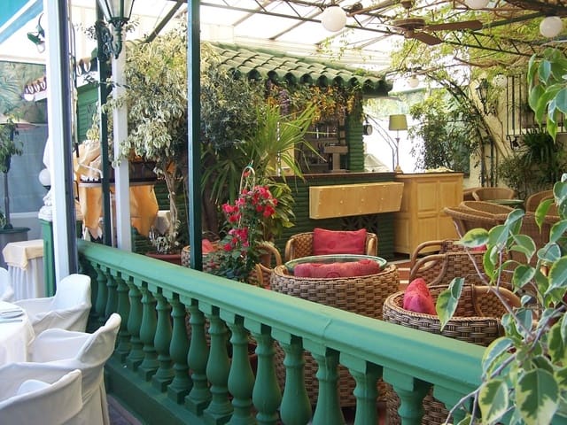 Kommersiell till salu i Mijas med pool - 1 100 000 € (Ref: 9806318)