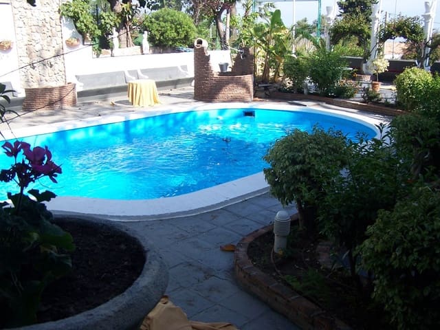 Kommersiell till salu i Mijas med pool - 1 100 000 € (Ref: 9806318)