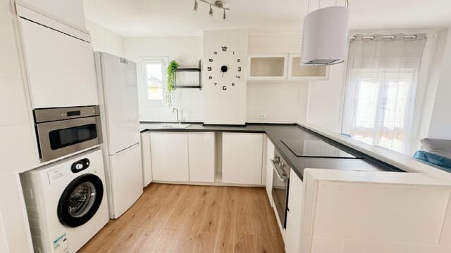 3 sypialnia Apartament na sprzedaż w Casco Antiguo, Marbella z basenem - 400 000 € (Ref: 9806320)