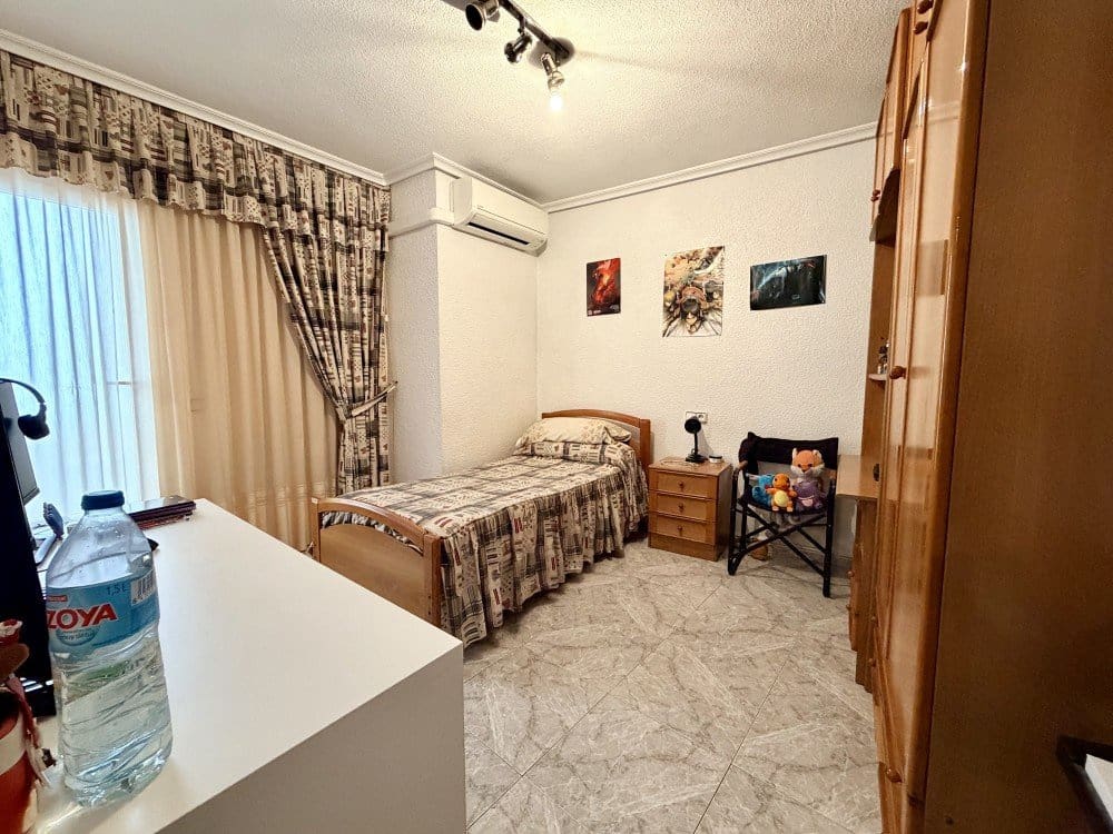 6 bedroom Townhouse for sale in Torrevieja - € 600,000 (Ref: 9806324)