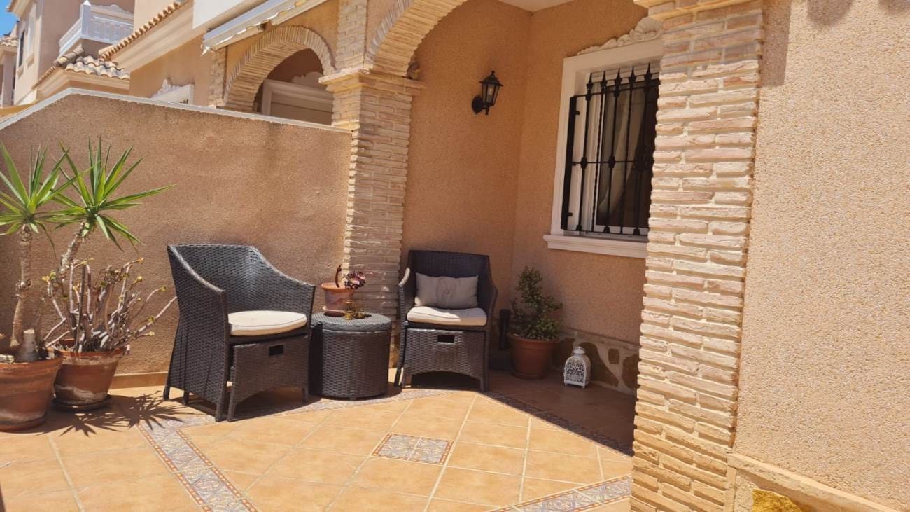 3 chambre Villa/Maison à vendre à Villamartin avec piscine garage - 255 000 € (Ref: 9806328)