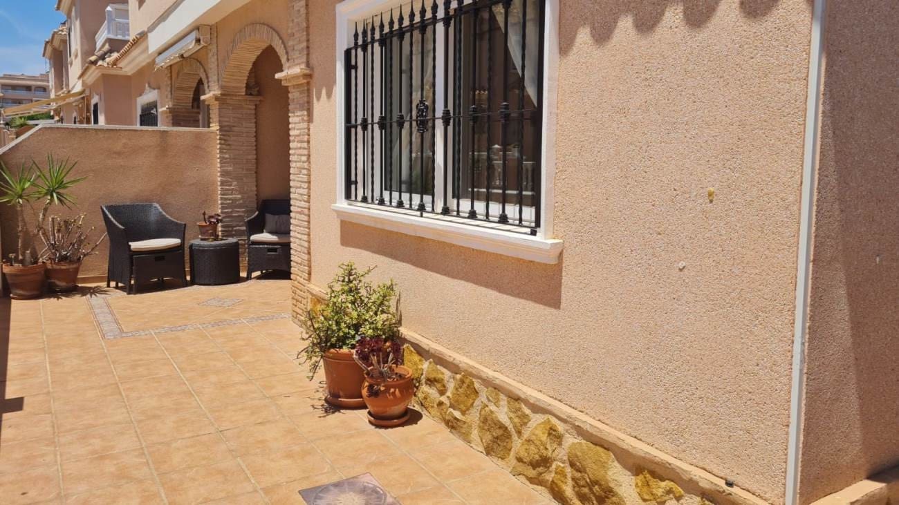 3 chambre Villa/Maison à vendre à Villamartin avec piscine garage - 255 000 € (Ref: 9806328)