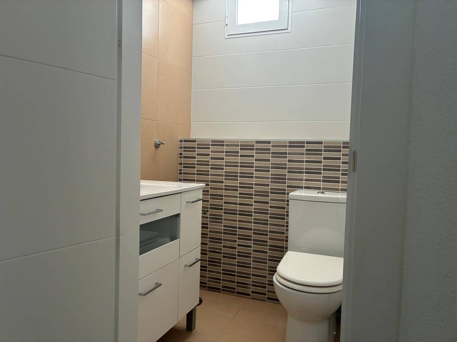 4 sypialnia Apartament na sprzedaż w Torrevieja z basenem garażem - 275 000 € (Ref: 9806334)