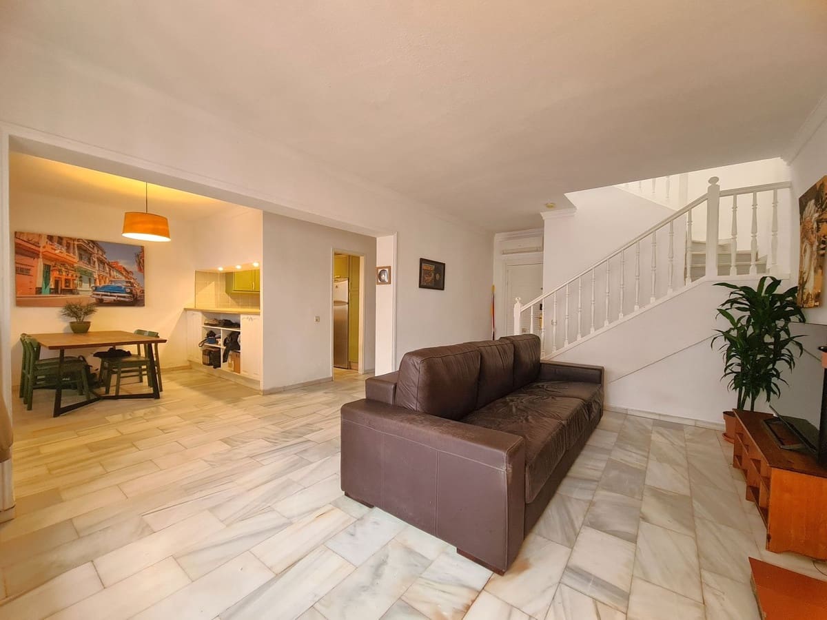 3 slaapkamer Huis te koop in La Duquesa / Puerto de la Duquesa - € 399.000 (Ref: 9806336)