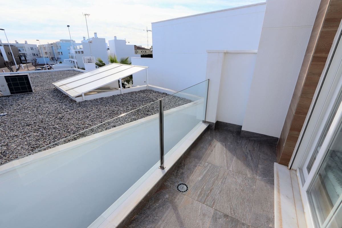 Chalet de 3 habitaciones en San Pedro del Pinatar en venta con piscina garaje - 370.000 € (Ref: 9806338)