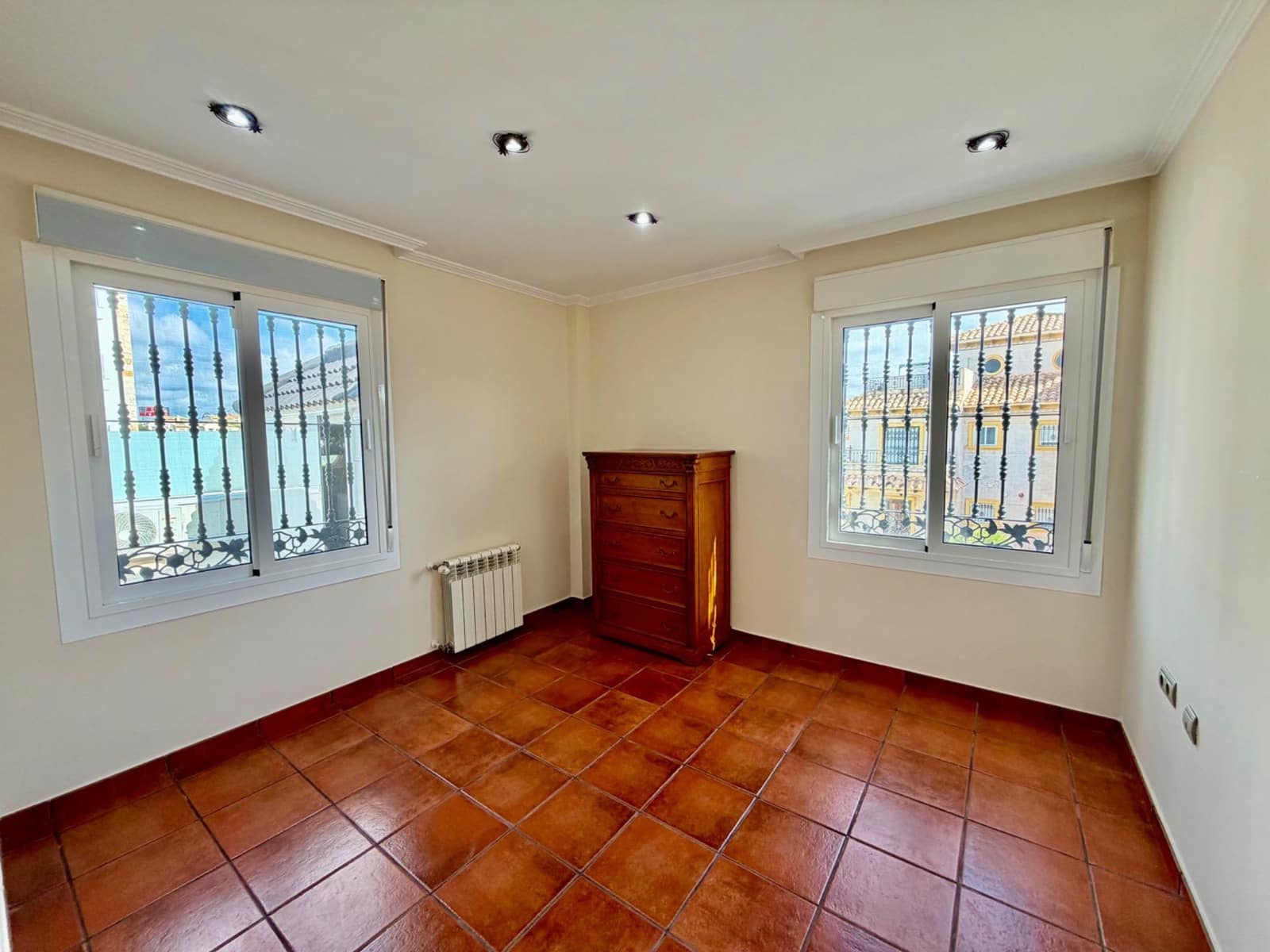 4 sovrum Semi-fristående Villa till salu i Orihuela Costa - 430 000 € (Ref: 9807995)