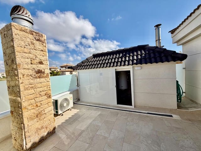 Pareado de 4 habitaciones en La Zenia, Orihuela en venta - 430.000 € (Ref: 9807995)