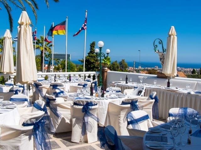 Komercyjne na sprzedaż w Mijas Costa, Mijas z basenem - 1 200 000 € (Ref: 9811439)