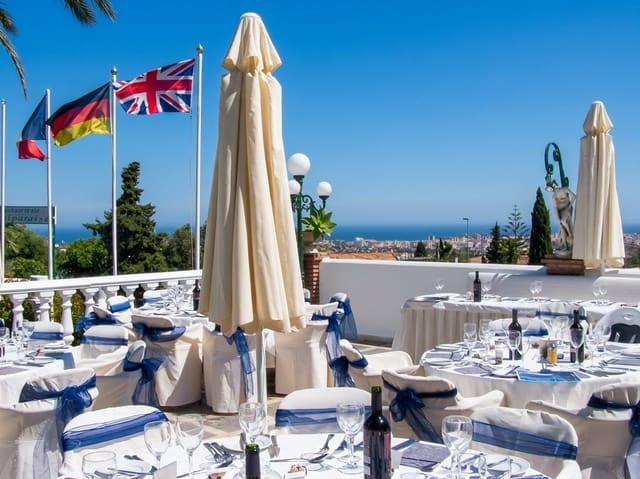 Komercyjne na sprzedaż w Mijas Costa, Mijas z basenem - 1 200 000 € (Ref: 9811439)