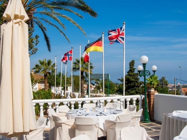 Komercyjne na sprzedaż w Mijas Costa, Mijas z basenem - 1 200 000 € (Ref: 9811439)