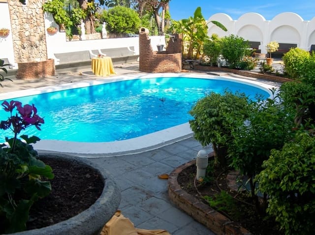 Komercyjne na sprzedaż w Mijas Costa, Mijas z basenem - 1 200 000 € (Ref: 9811439)