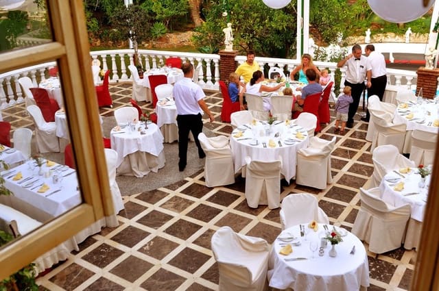 Kaupallinen myytävänä paikassa Mijas Costa, Mijas mukana uima-altaan - 1 200 000 € (Ref: 9811439)