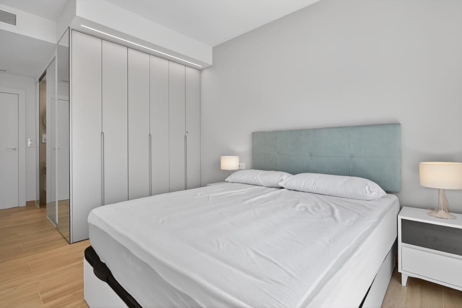 Apartamento de 2 habitaciones en Guardamar del Segura en venta - 325.000 € (Ref: 9811441)