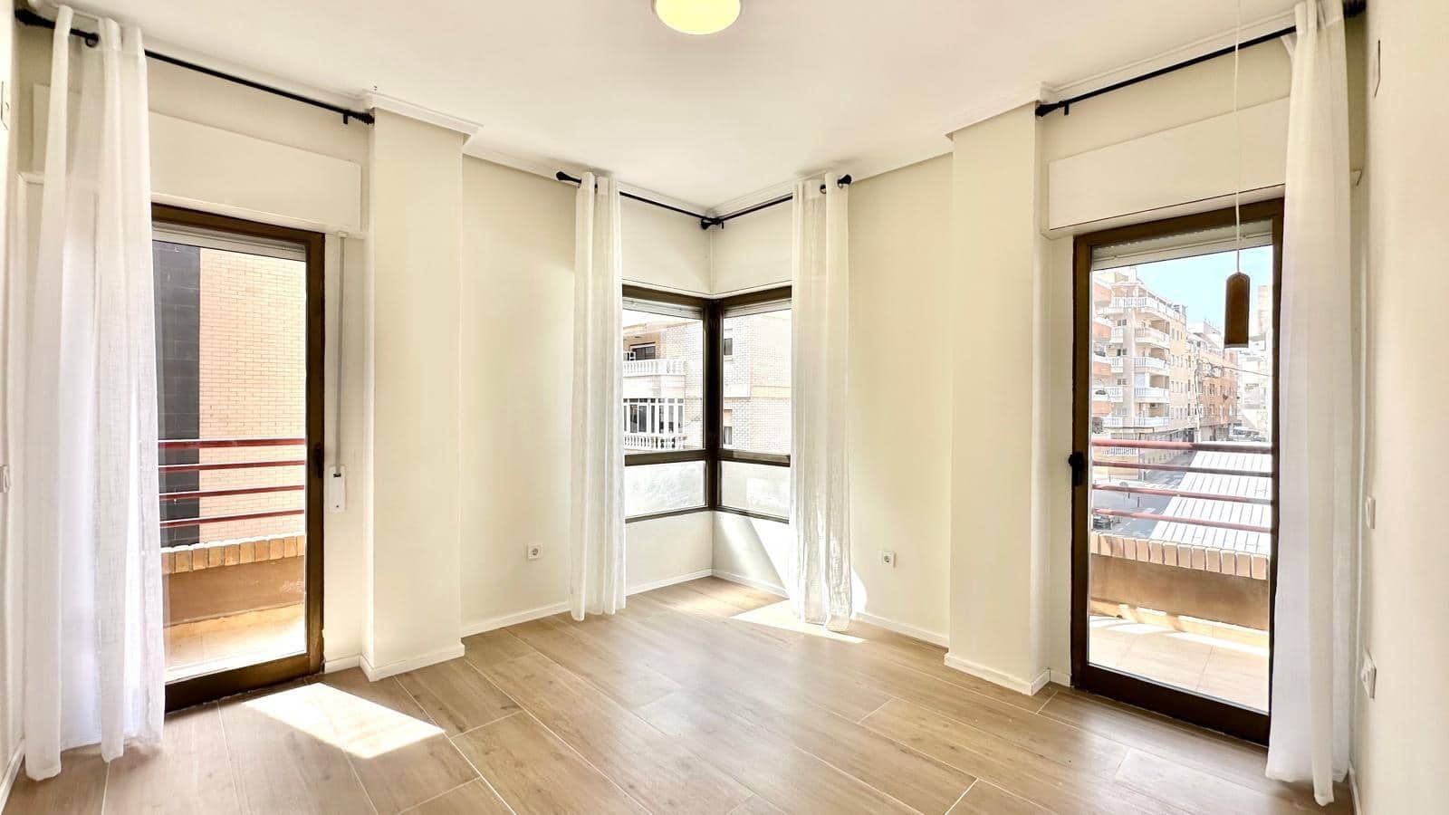3 quarto Apartamento para venda em Torrevieja - 179 900 € (Ref: 9813270)