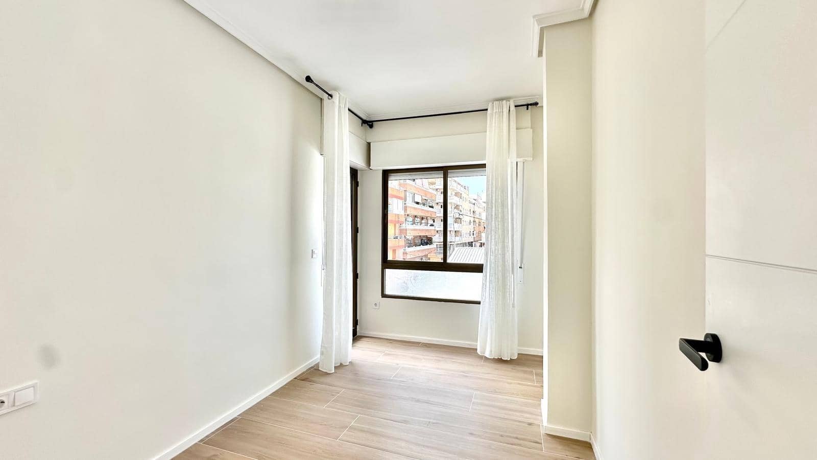 3 quarto Apartamento para venda em Torrevieja - 179 900 € (Ref: 9813270)