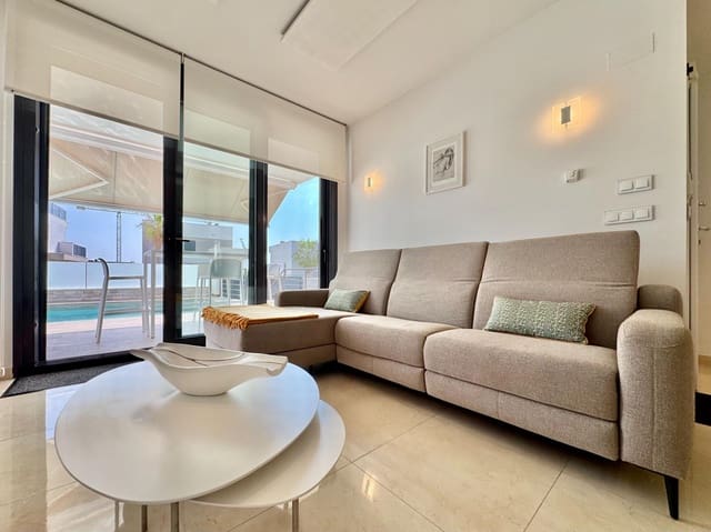 Chalet de 3 habitaciones en San Miguel de Salinas en venta con piscina - 399.000 € (Ref: 9814356)