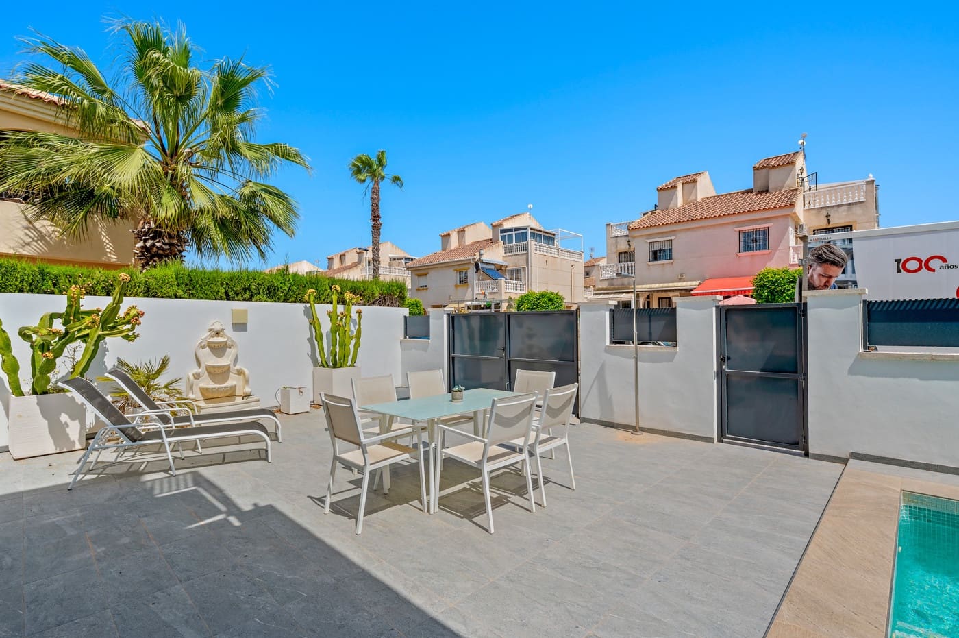 3 bedroom Villa for sale in Torrevieja with pool - € 479,000 (Ref: 9815768)