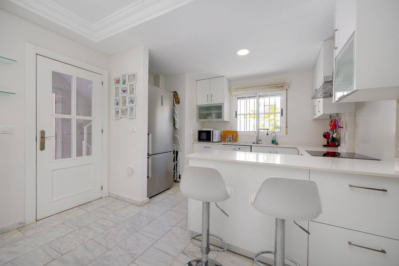 4 quarto Casa em Banda para venda em Orihuela Costa com piscina - 436 000 € (Ref: 9815772)
