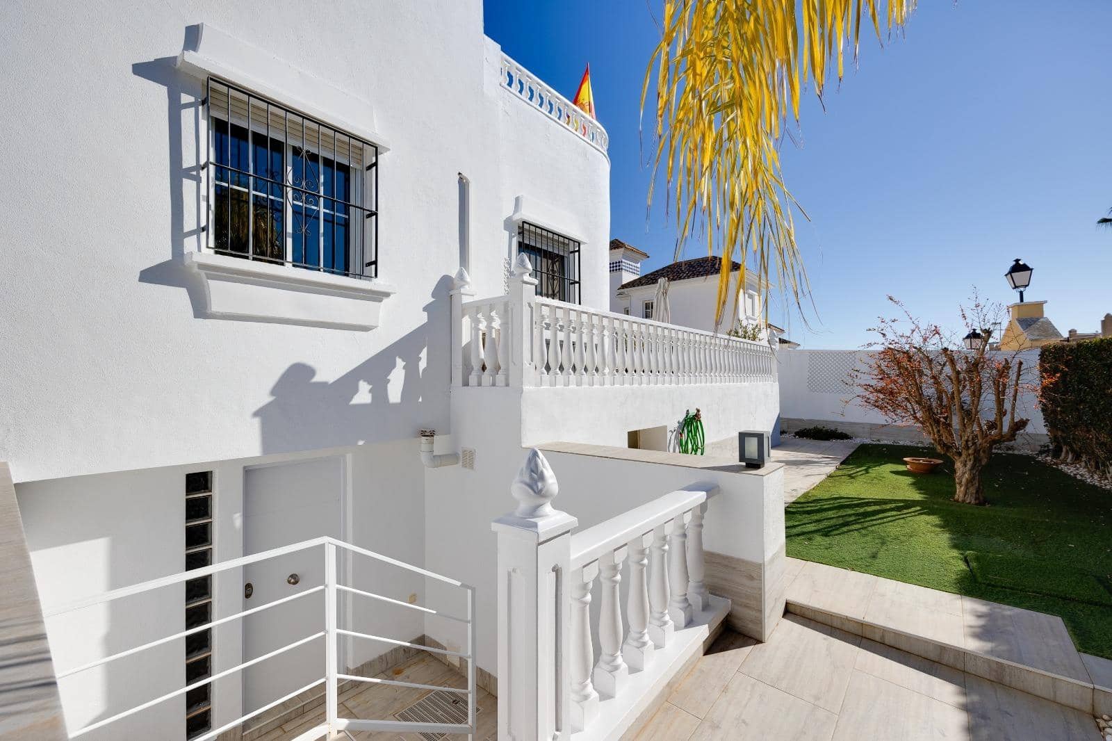 4 quarto Casa em Banda para venda em Orihuela Costa com piscina - 436 000 € (Ref: 9815772)