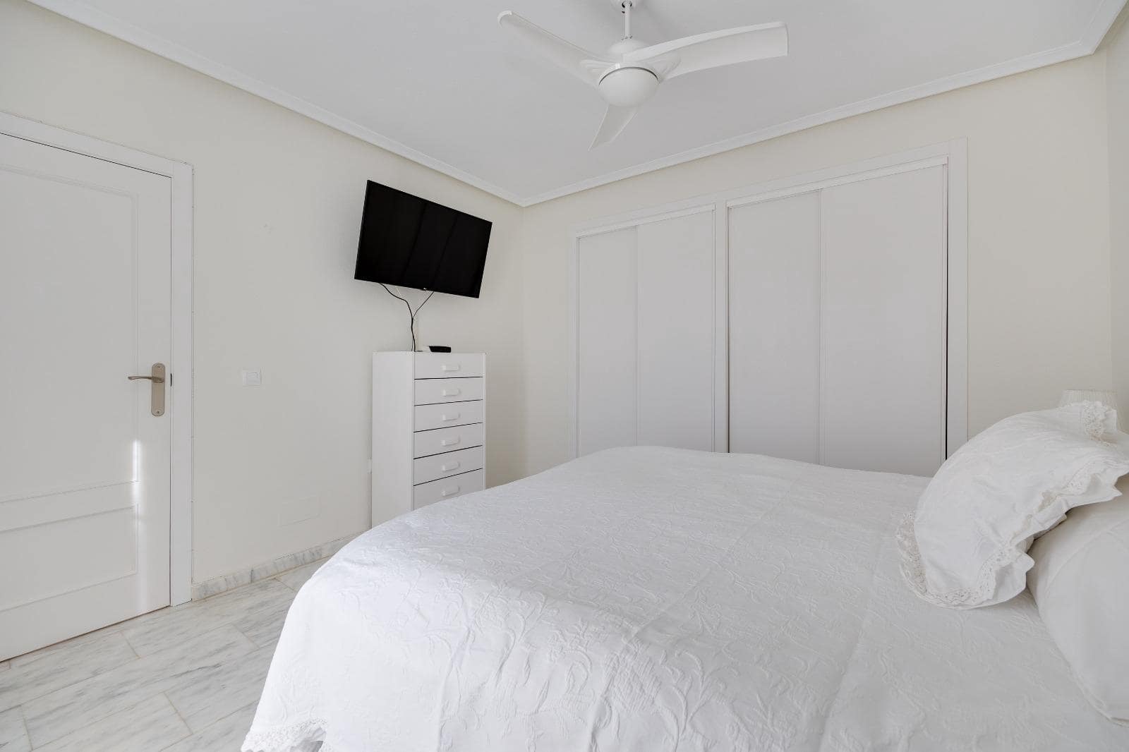 4 quarto Casa em Banda para venda em Orihuela Costa com piscina - 436 000 € (Ref: 9815772)