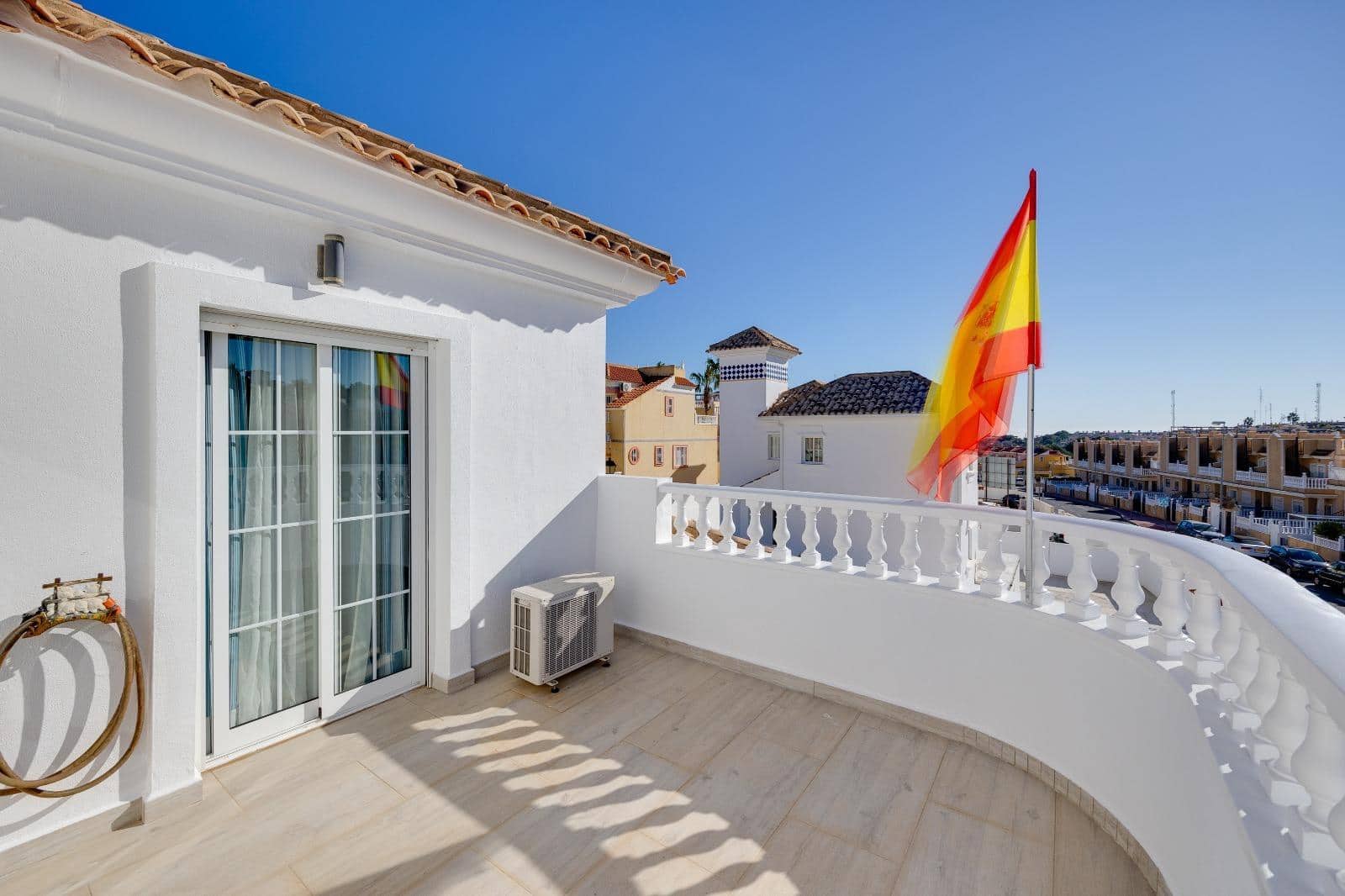 4 quarto Casa em Banda para venda em Orihuela Costa com piscina - 436 000 € (Ref: 9815772)