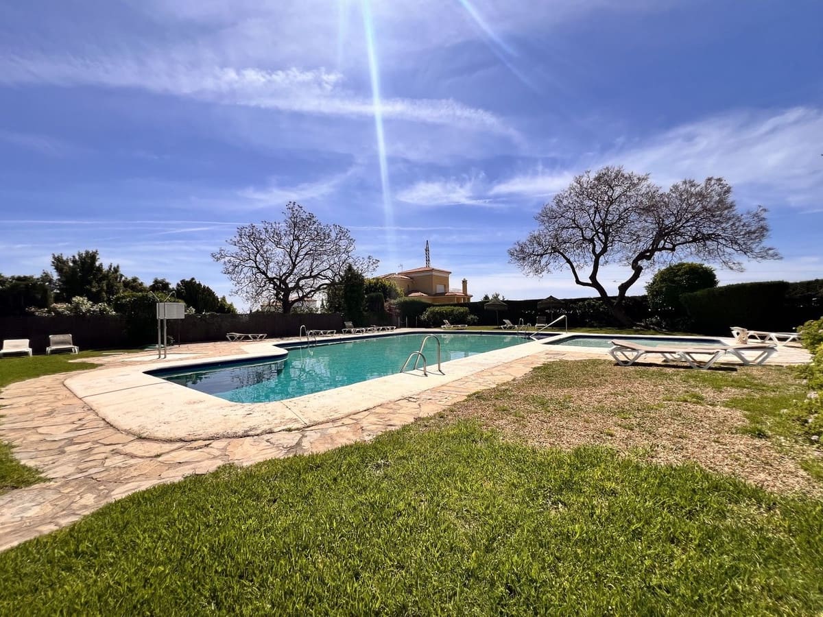 Chalet de 1 habitación en Ciudad Quesada en venta con piscina garaje - 230.000 € (Ref: 9817935)