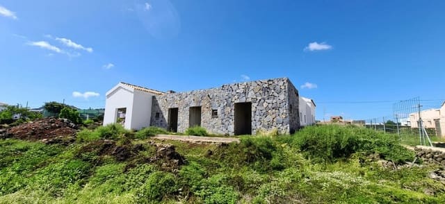 4 bedroom Villa for sale in Villaverde, La Oliva with pool garage - € 395,000 (Ref: 9820305)