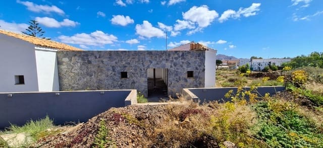 4 bedroom Villa for sale in Villaverde, La Oliva with pool garage - € 395,000 (Ref: 9820305)