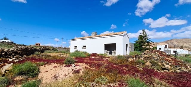 4 bedroom Villa for sale in Villaverde, La Oliva with pool garage - € 395,000 (Ref: 9820305)