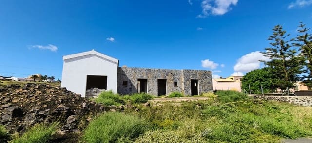4 bedroom Villa for sale in Villaverde, La Oliva with pool garage - € 395,000 (Ref: 9820305)