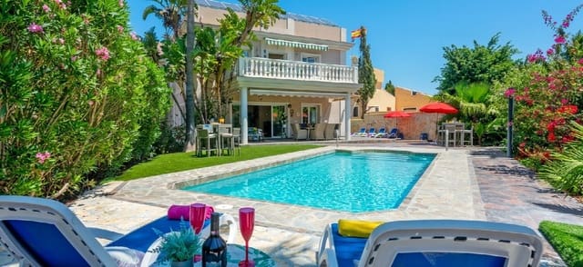 8 chambre Villa/Maison à vendre à Mijas Costa, Mijas avec piscine - 1 795 000 € (Ref: 9823992)