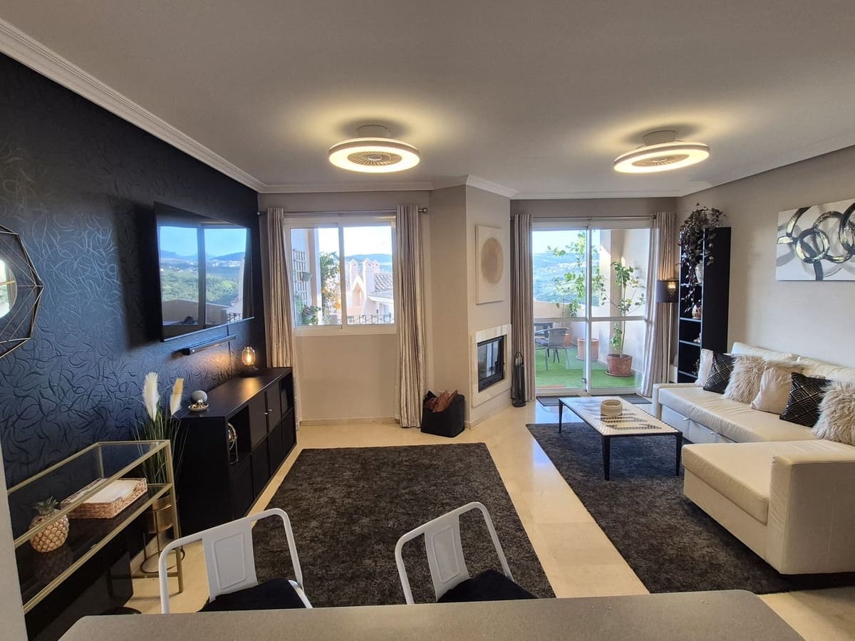 2 chambre Villa/Maison Semi-Mitoyenne à vendre à La Duquesa / Puerto de la Duquesa avec piscine - 270 000 € (Ref: 9823995)