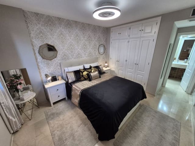 2 chambre Villa/Maison Semi-Mitoyenne à vendre à La Duquesa / Puerto de la Duquesa, Manilva avec piscine - 270 000 € (Ref: 9823995)
