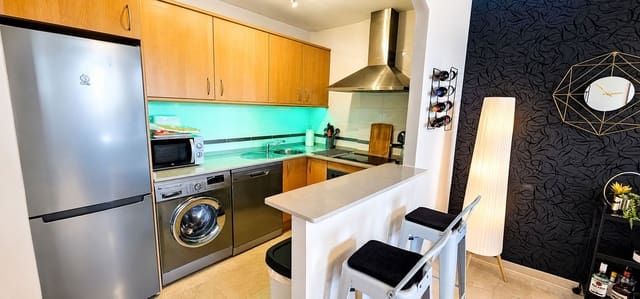 2 sovrum Semi-fristående Villa till salu i La Duquesa / Puerto de la Duquesa, Manilva med pool - 270 000 € (Ref: 9823995)