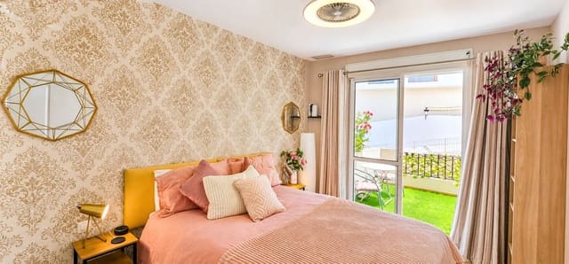 2 sovrum Semi-fristående Villa till salu i La Duquesa / Puerto de la Duquesa, Manilva med pool - 270 000 € (Ref: 9823995)