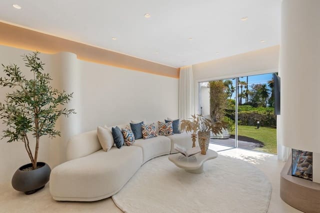 Apartamento Playa de 3 habitaciones en New Golden Mile, Estepona en venta con piscina - 1.495.000 € (Ref: 9823997)
