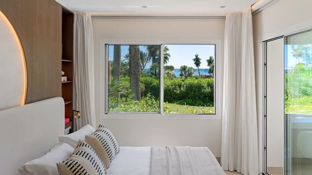 3 sypialnia Apartament przy plaży na sprzedaż w Saladillo-Benamara, Estepona z basenem - 1 495 000 € (Ref: 9823997)