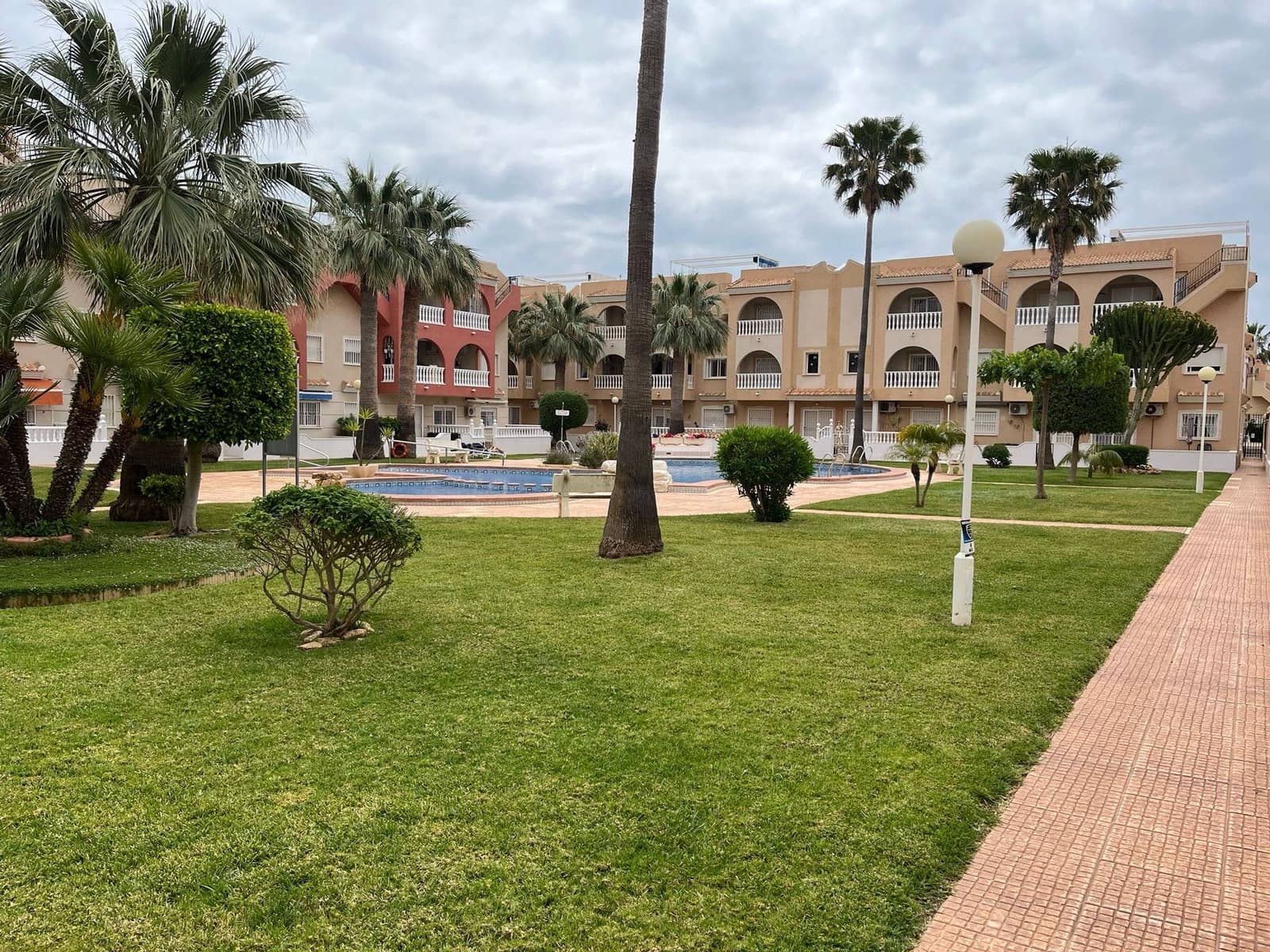 2 sovrum Strandlägenhet till salu i Los Alcazares med pool - 222 000 € (Ref: 9824001)