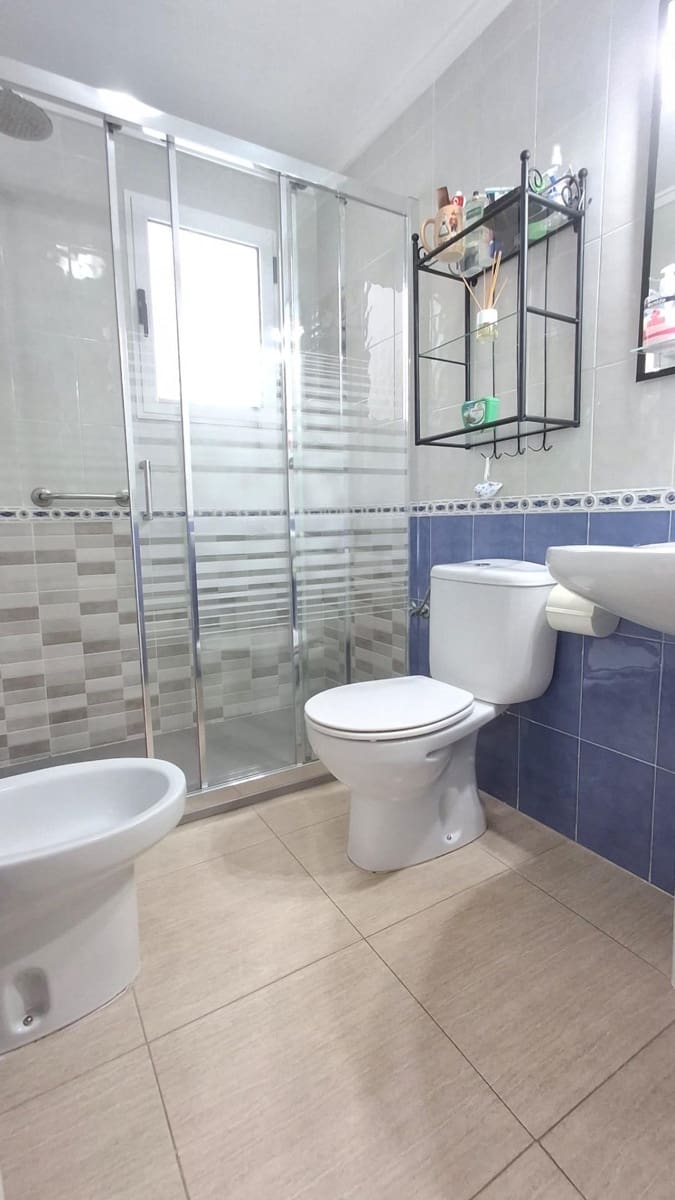 2 slaapkamer Appartement te koop in Torrevieja met garage - € 165.000 (Ref: 9824005)
