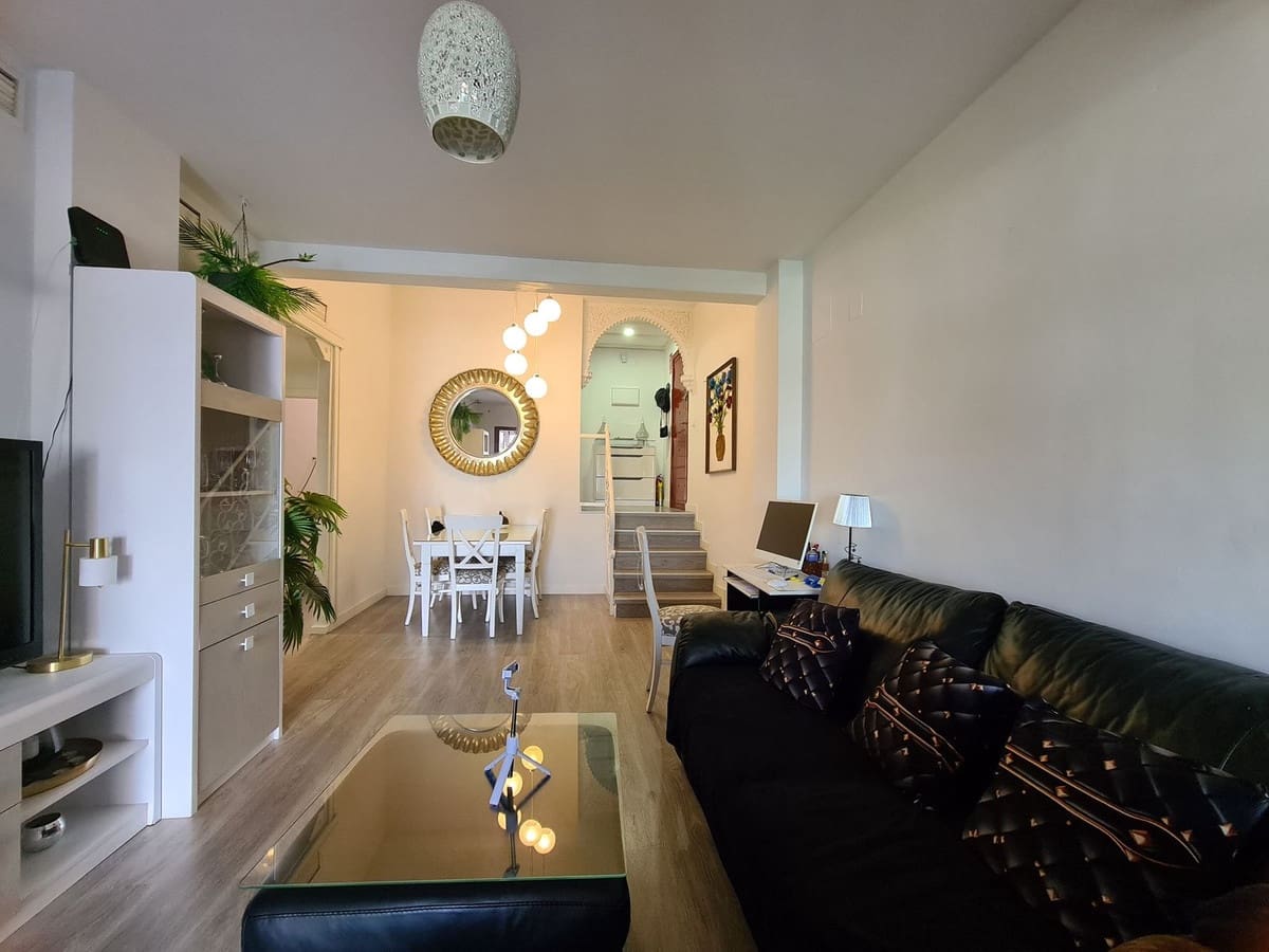 2 soveværelse Semi-Rækkehus til salg i Casares med swimmingpool - € 353.000 (Ref: 9824876)