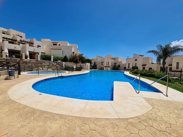 2 soveværelse Semi-Rækkehus til salg i Casares med swimmingpool - € 353.000 (Ref: 9824876)