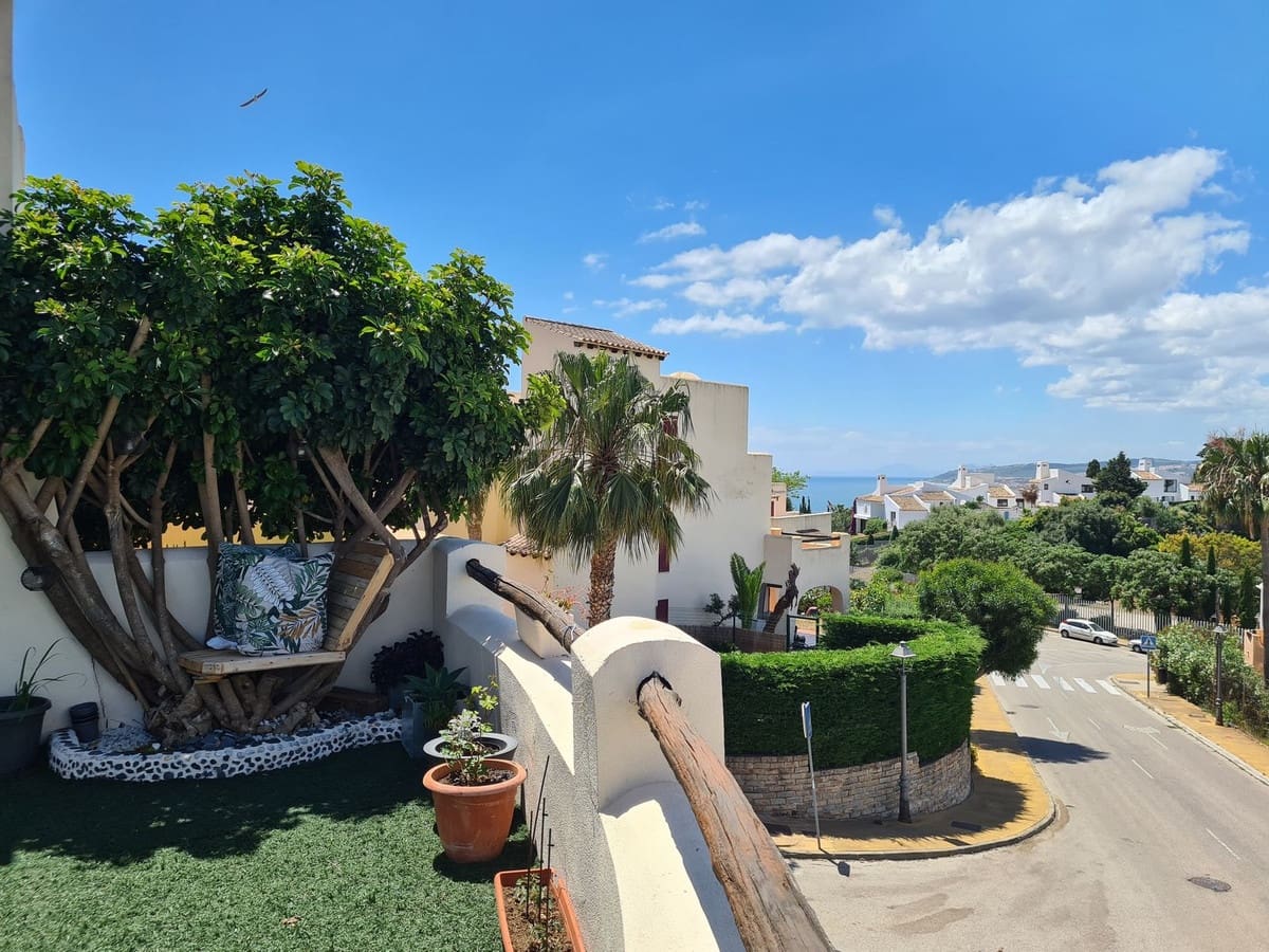 2 soveværelse Semi-Rækkehus til salg i Casares med swimmingpool - € 353.000 (Ref: 9824876)