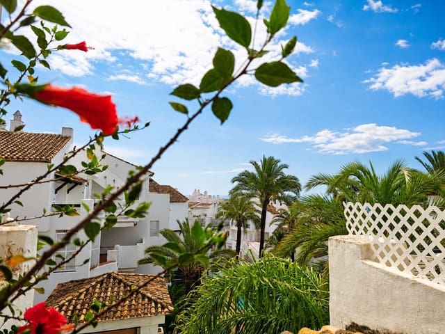 2 chambre Villa/Maison Semi-Mitoyenne à vendre à La Duquesa / Puerto de la Duquesa, Manilva avec piscine garage - 280 000 € (Ref: 9824877)