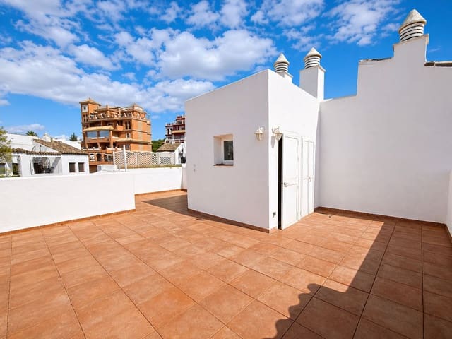 2 soverom Villa til salgs i La Duquesa / Puerto de la Duquesa, Manilva med svømmebasseng garasje - € 280 000 (Ref: 9824877)
