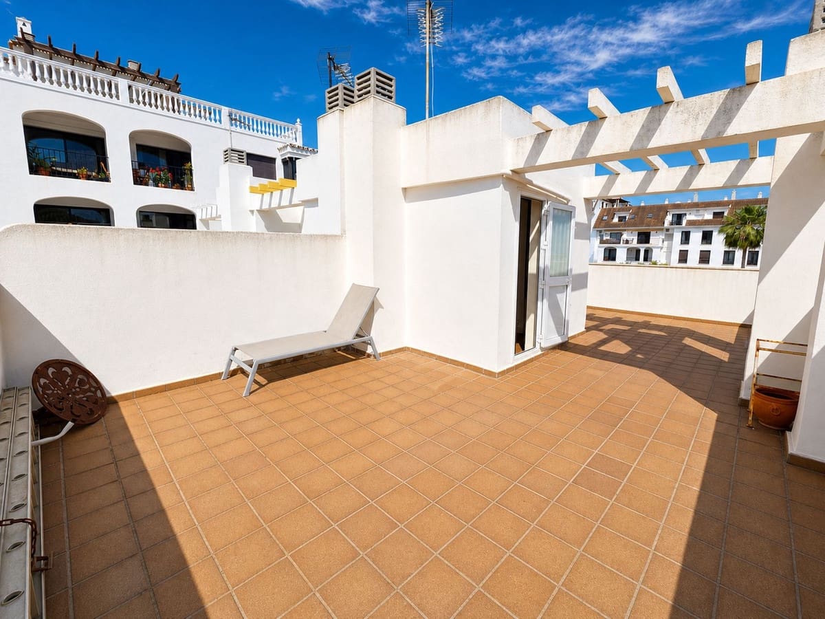3 slaapkamer Villa te koop in La Duquesa / Puerto de la Duquesa met zwembad - € 375.000 (Ref: 9824879)